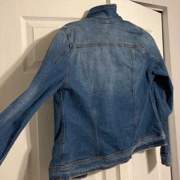 Womens jean jacket, Universal Thread, Medium - Picture 3 of 3